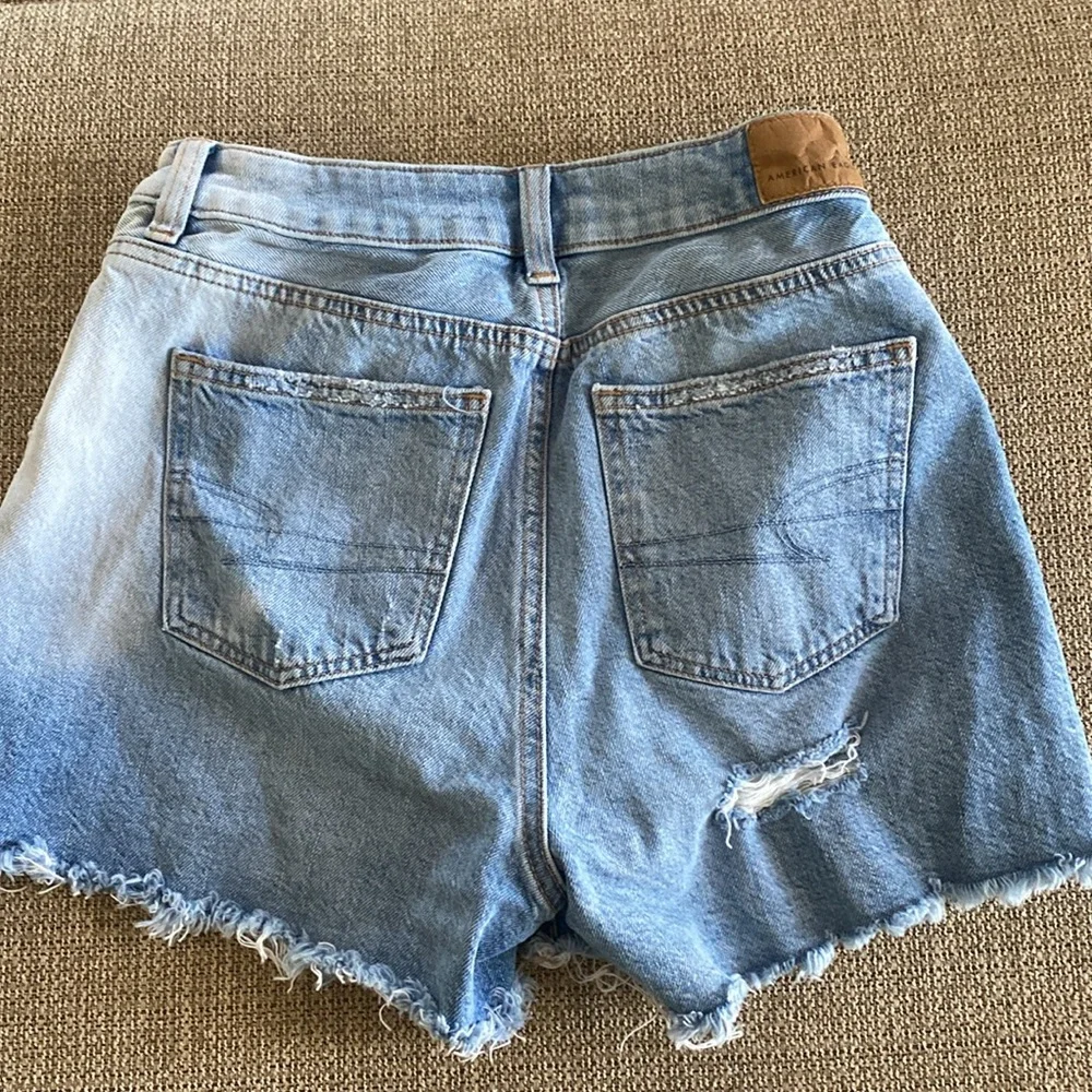 American Eagle Blue Denim Jean Shorts Sz 0 Mom Short